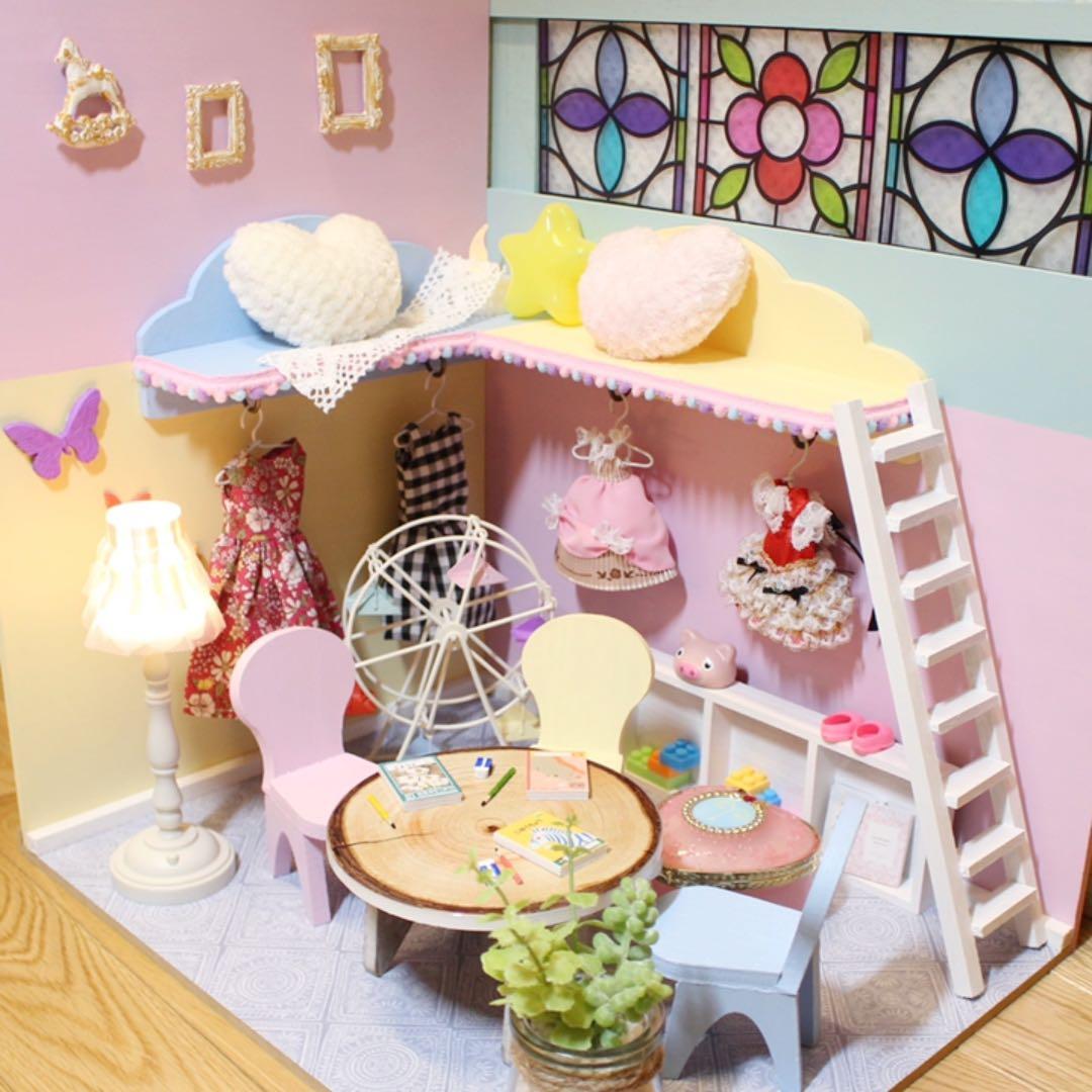 ドールハウス　ロフトのある子ども部屋