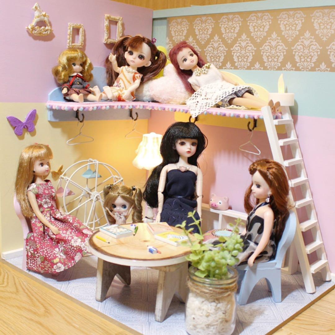 ドールハウス　ロフトのある子ども部屋