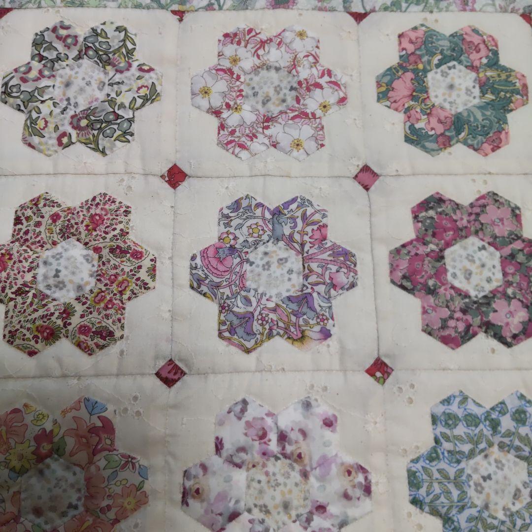 パッチワークキルト リバティのタピストリー