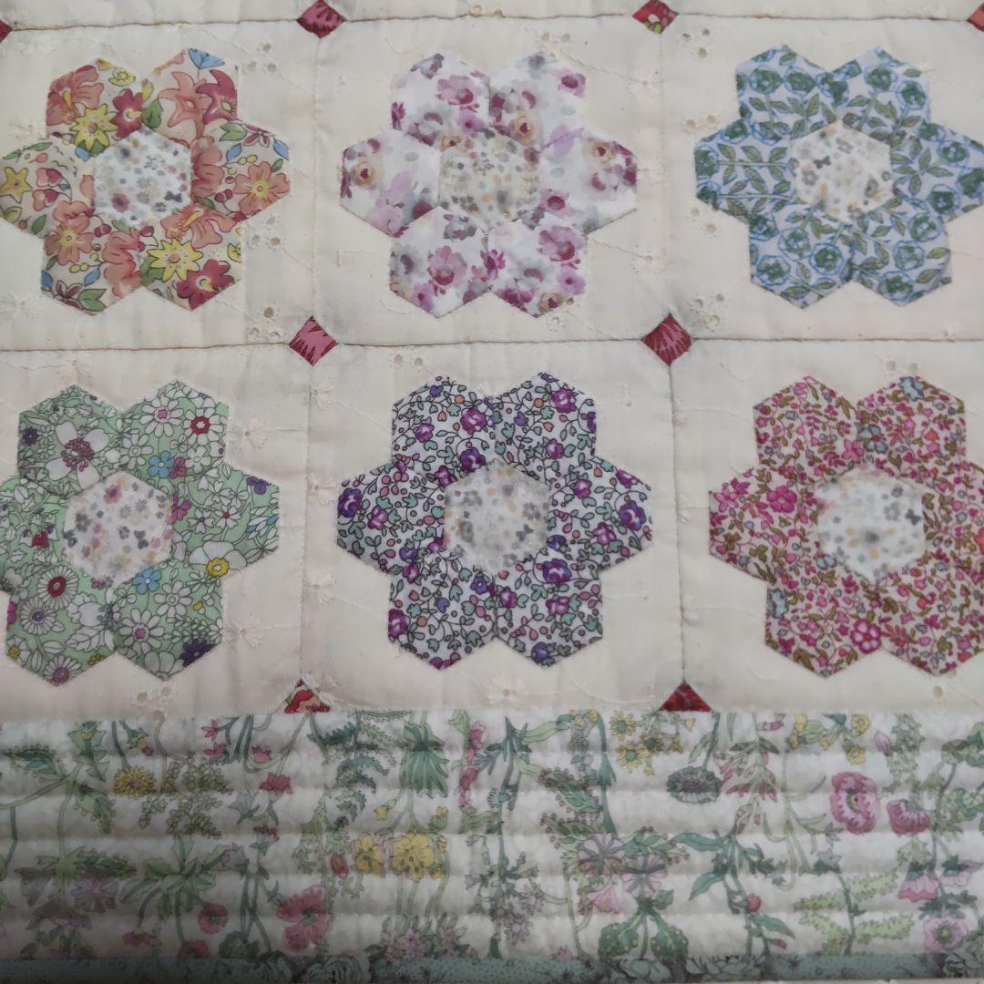 パッチワークキルト リバティのタピストリー