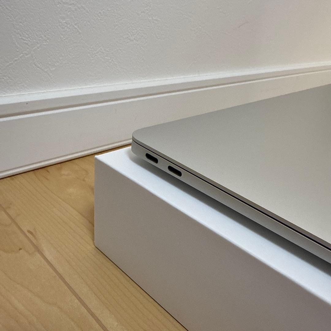 Macbook Air (2020, M1) 8GB/256GB シルバー 美品