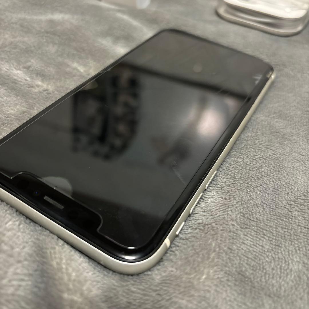 iPhone 11 ホワイト64GB 本体 充電器・イヤフォン付き