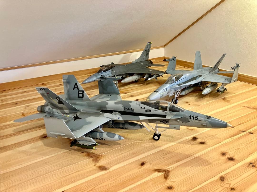 航空機・ヘリコプター bbi 1/18 F/A-18 HORNET