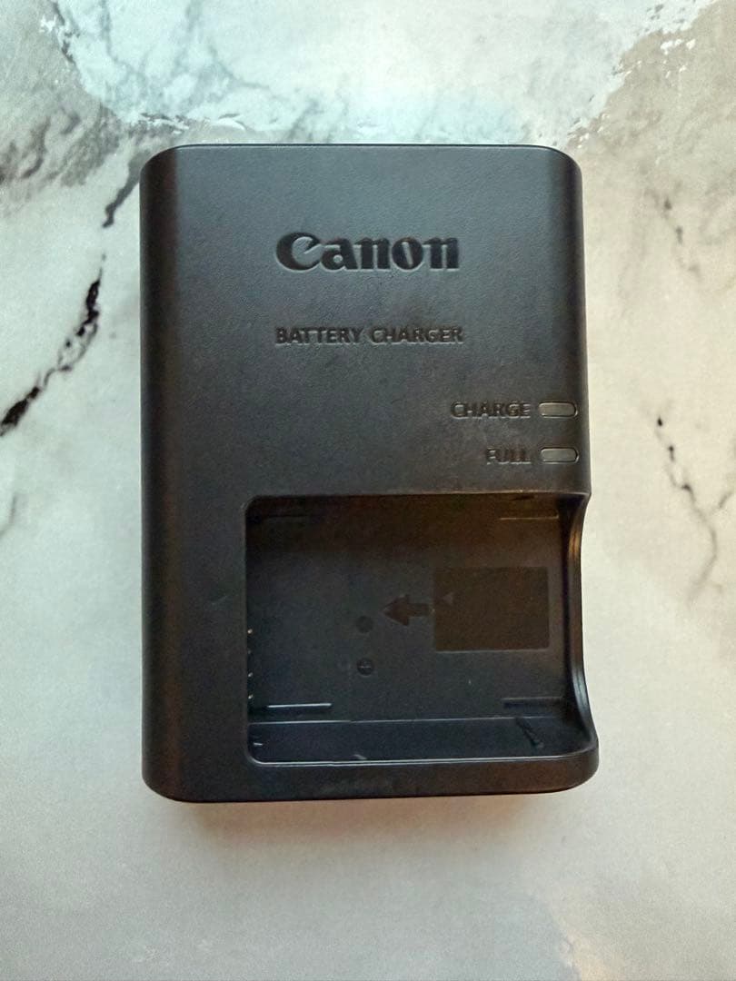 Canon EOS M100 ダブルズームキット 標準 望遠レンズ 週末限定値下