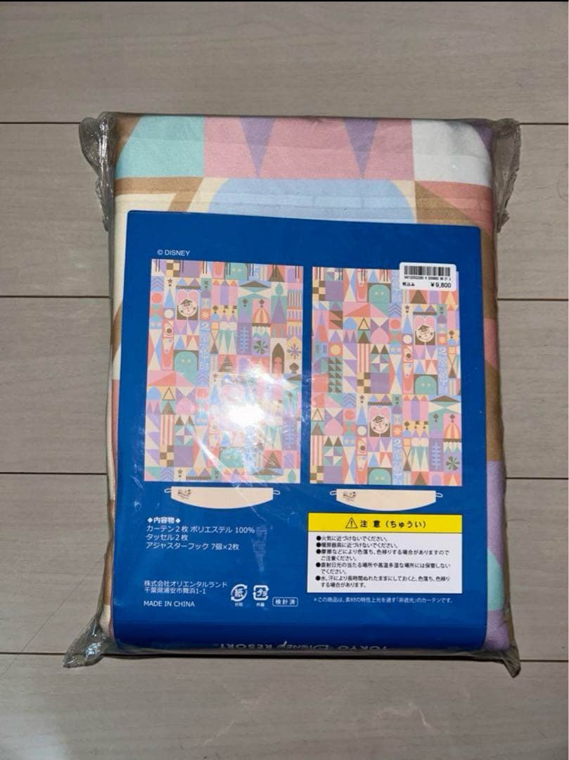 新品　未使用　未開封　ディズニーリゾート　イッツアスモールワールド　カーテン