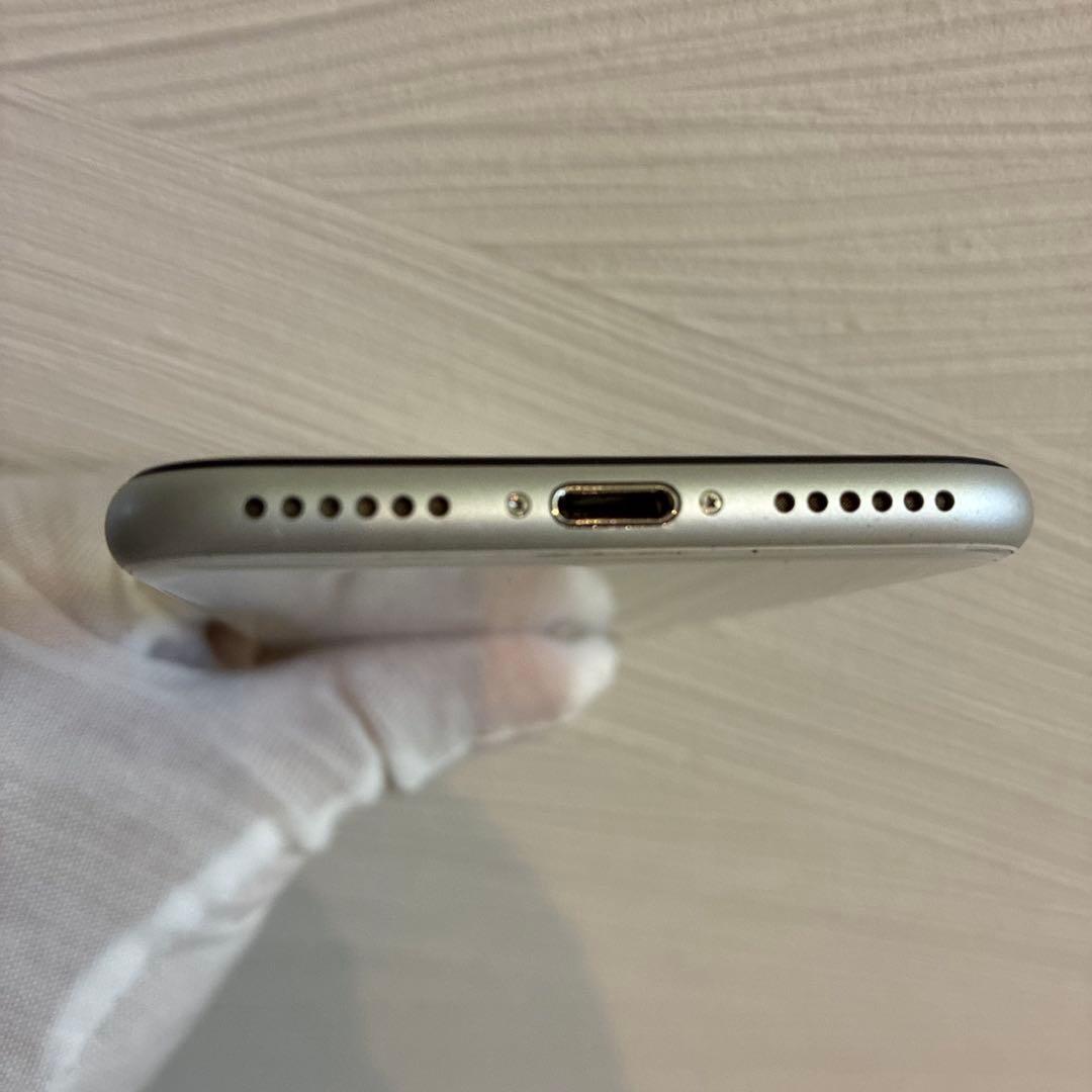 Apple iPhone SE 第2世代　ホワイト 本体　SIMフリー