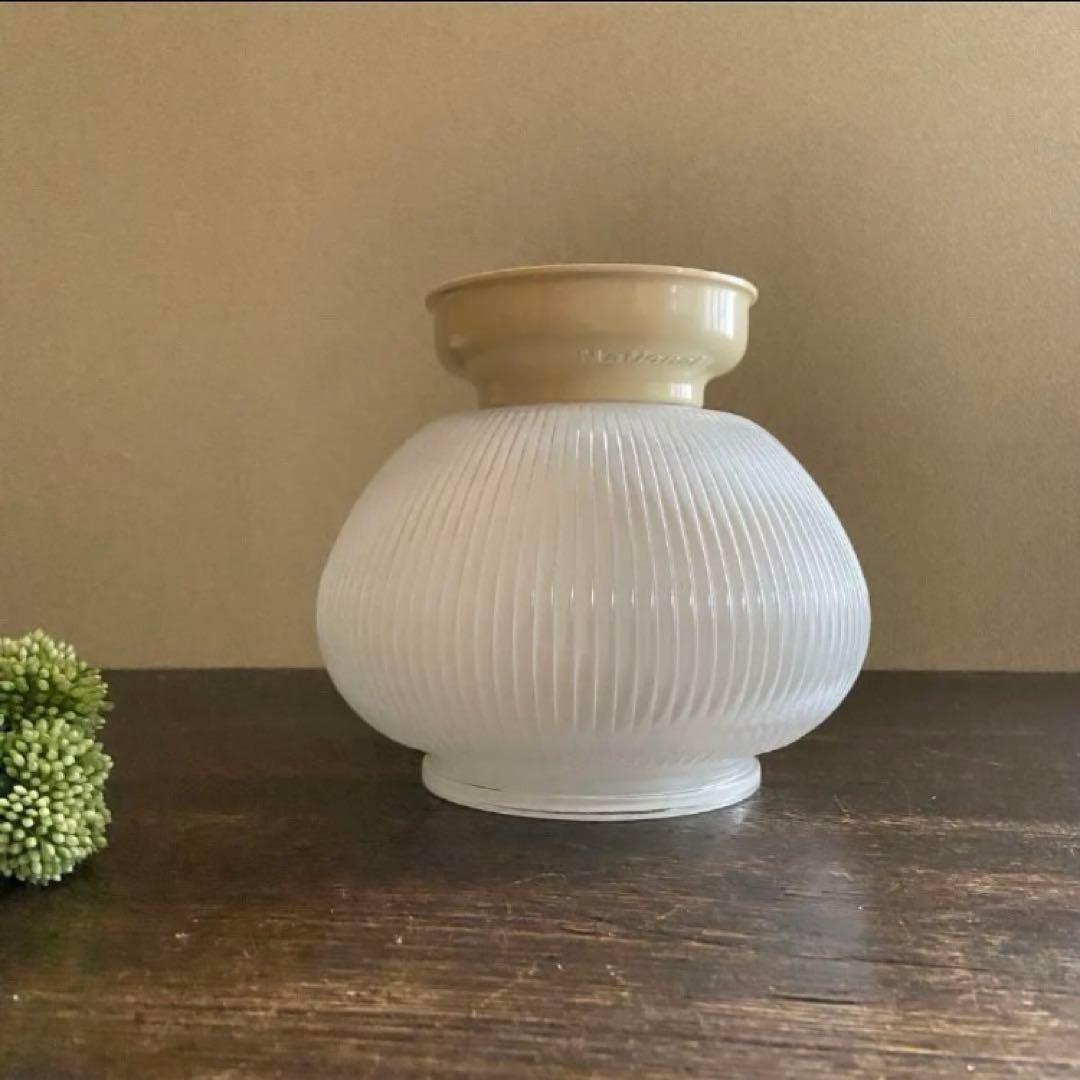 昭和レトロ　小ぶりの天井照明　ガラスシェード　ナショナル　美品