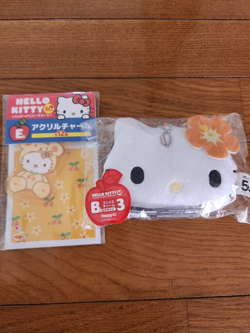 ハローキティ BIGフィギュアとアクリルチャームセット