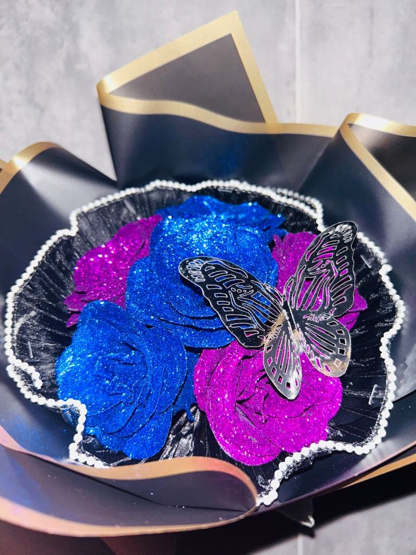 「輝」グリッターローズ花束青＆紫銀蝶々飾り