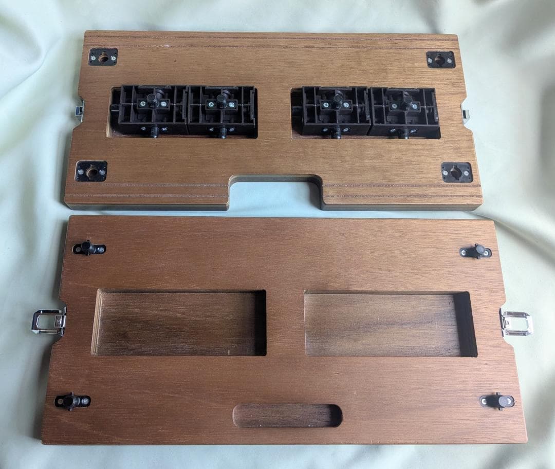 ピアノ足台　吉澤　アシストペダル用足台 ASS-V　ケースとアシストペダル付き