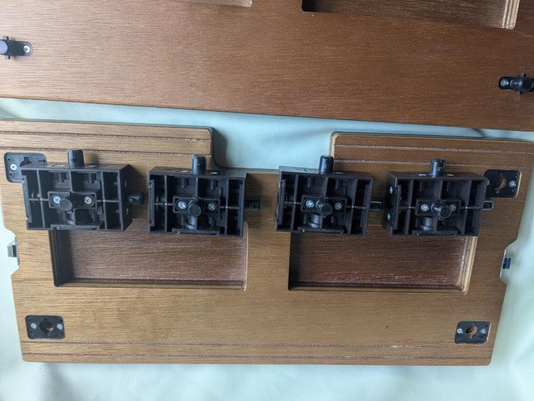 ピアノ足台　吉澤　アシストペダル用足台 ASS-V　ケースとアシストペダル付き