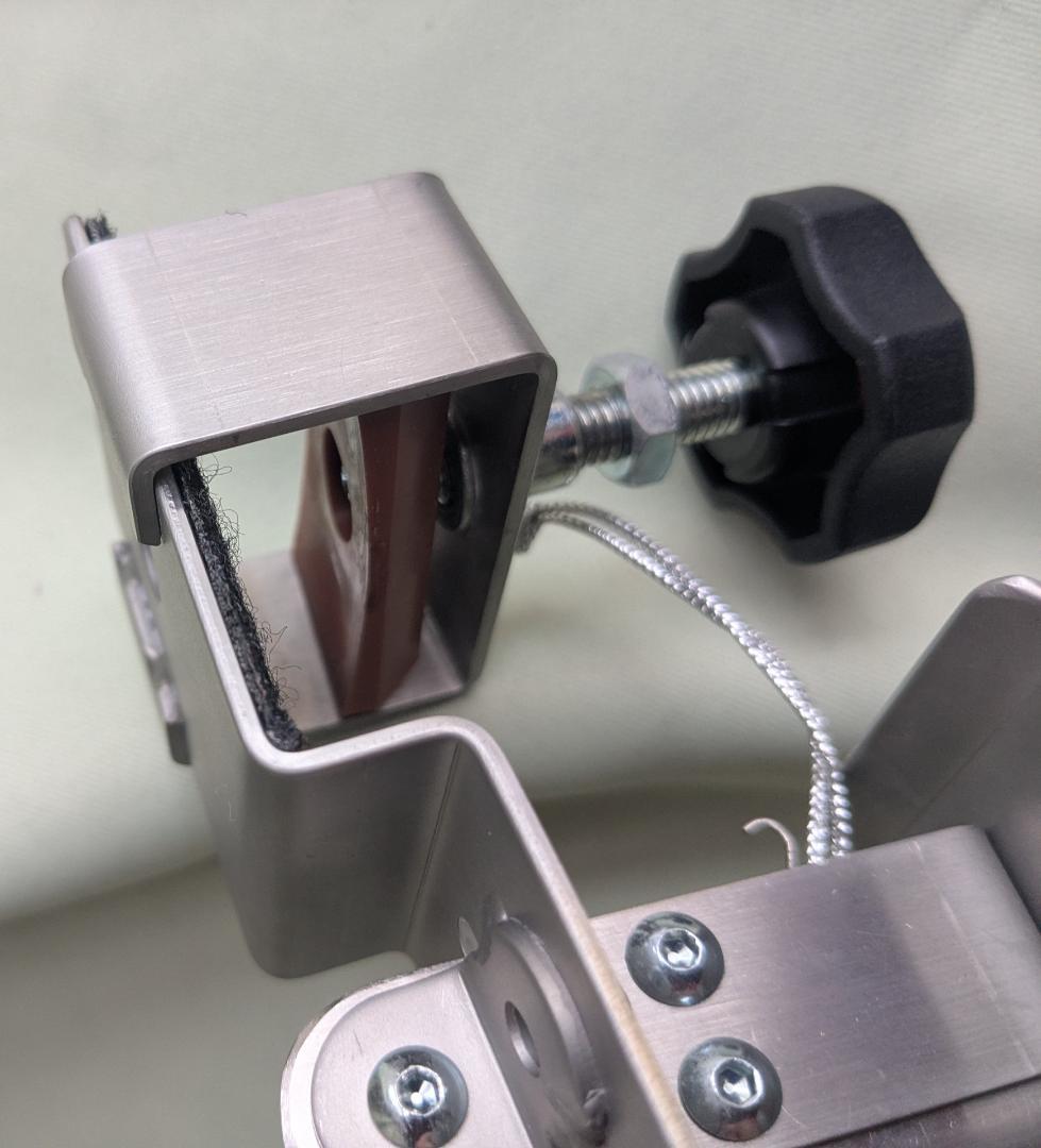 ピアノ足台　吉澤　アシストペダル用足台 ASS-V　ケースとアシストペダル付き