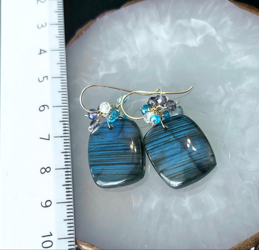 美しいラブラドライトのピアス