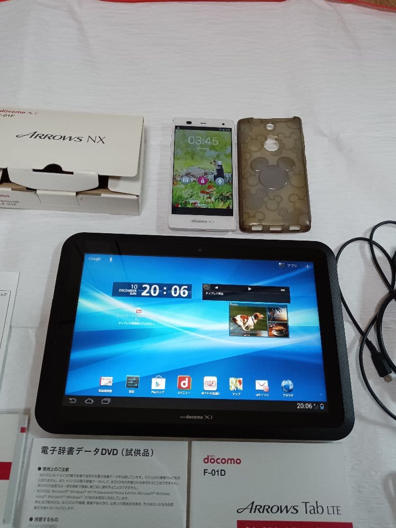 ドコモ　arrows F-01D タブレット　ドコモ　F-01F スマホ