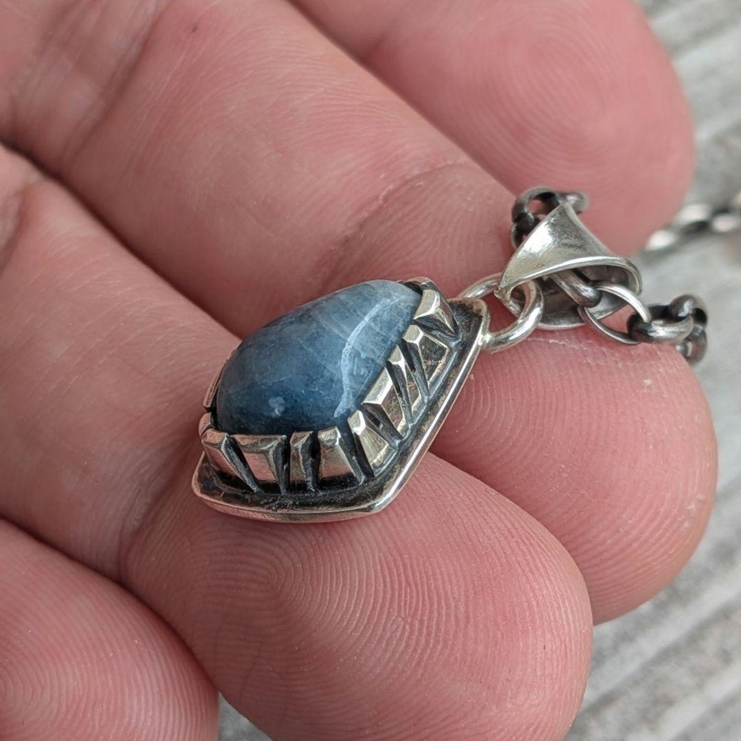 ハンドメイドの入りコン沢翡翠のトップ　ペンダント　オールハンドメイド