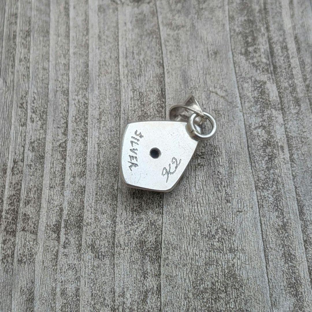 ハンドメイドの入りコン沢翡翠のトップ　ペンダント　オールハンドメイド