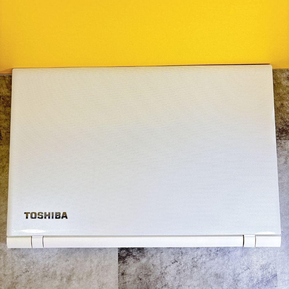 新品SSDでサクサク動作❣すぐ使えるノートパソコン白 薄型 カメラ付き 仕事趣味