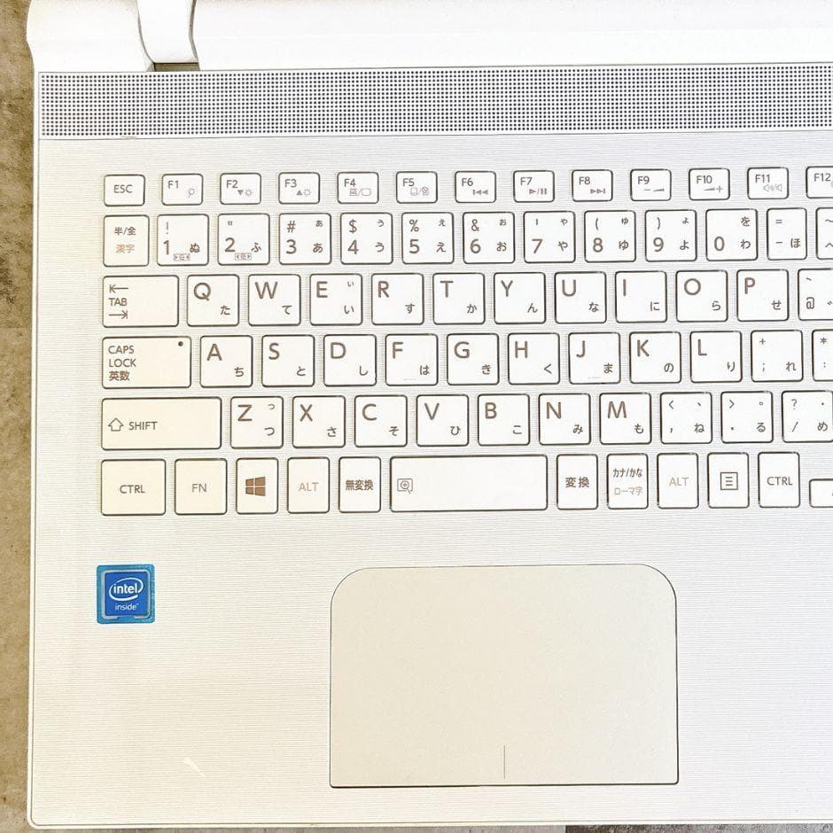 新品SSDでサクサク動作❣すぐ使えるノートパソコン白 薄型 カメラ付き 仕事趣味