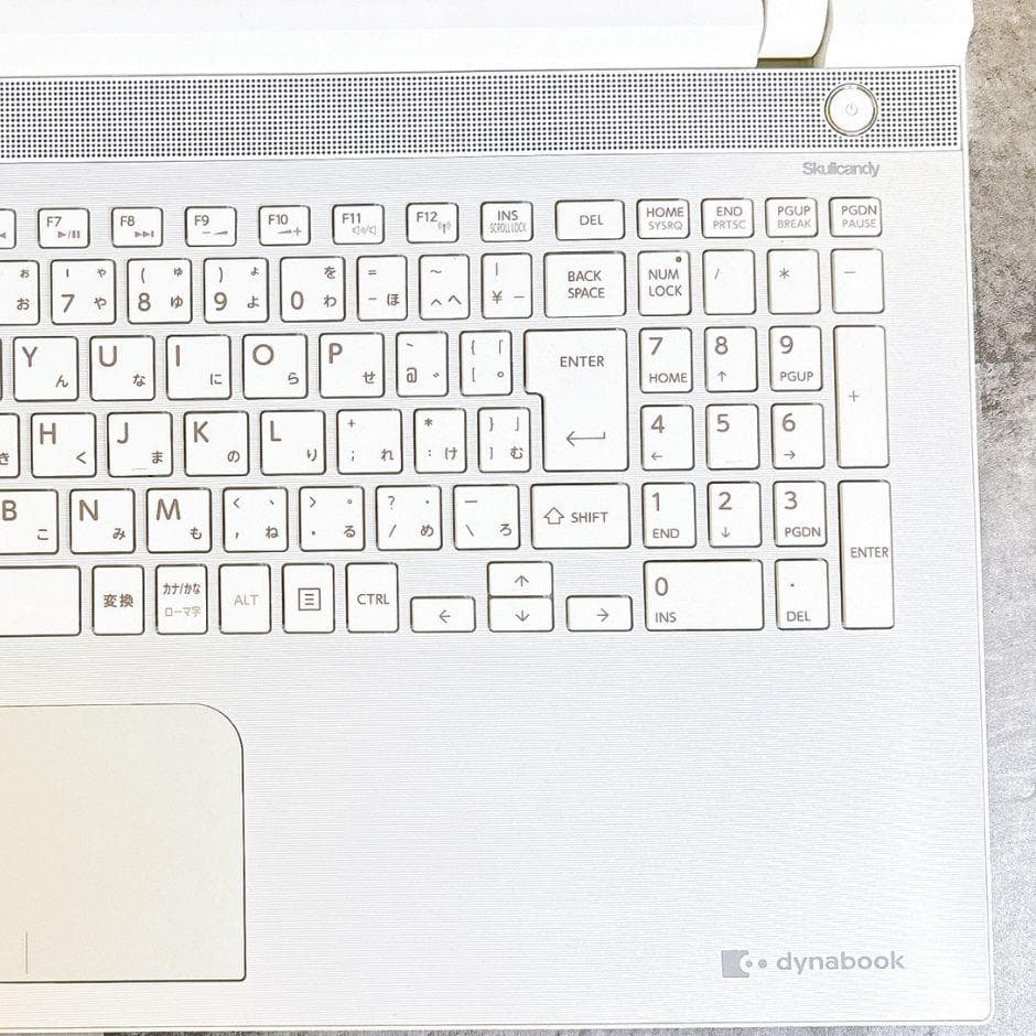 新品SSDでサクサク動作❣すぐ使えるノートパソコン白 薄型 カメラ付き 仕事趣味