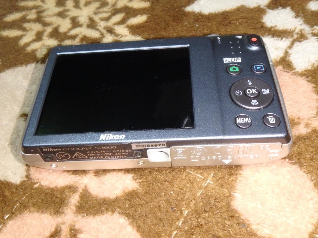 動作品 NIKON S3600 COOLPIX デジタルカメラ 少し難