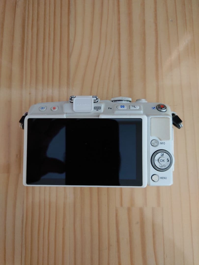 OLYMPUS オリンパス E-PL6 ホワイト シャッター数 約1516回