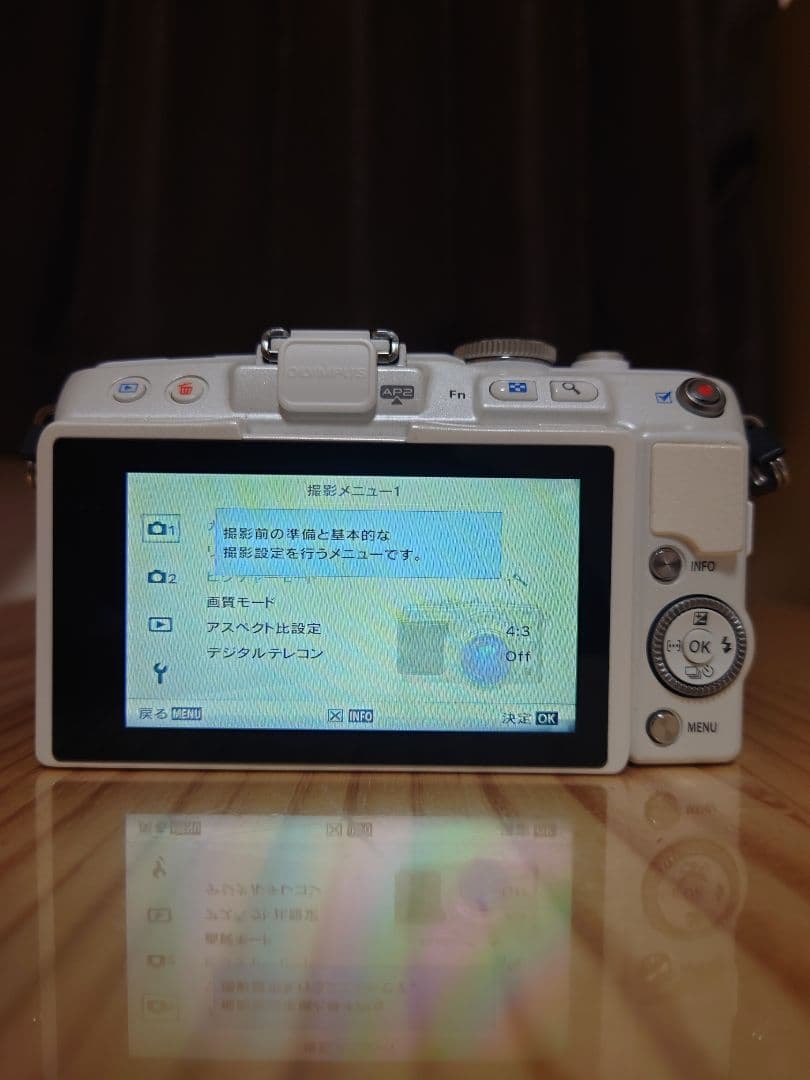 OLYMPUS オリンパス E-PL6 ホワイト シャッター数 約1516回