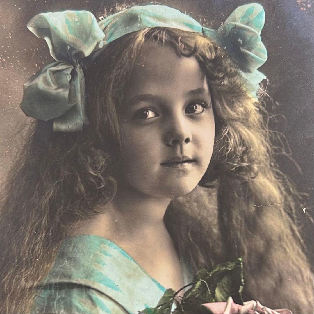 淡い青のリボンと薔薇の記憶 ― フランスアンティークポストカード