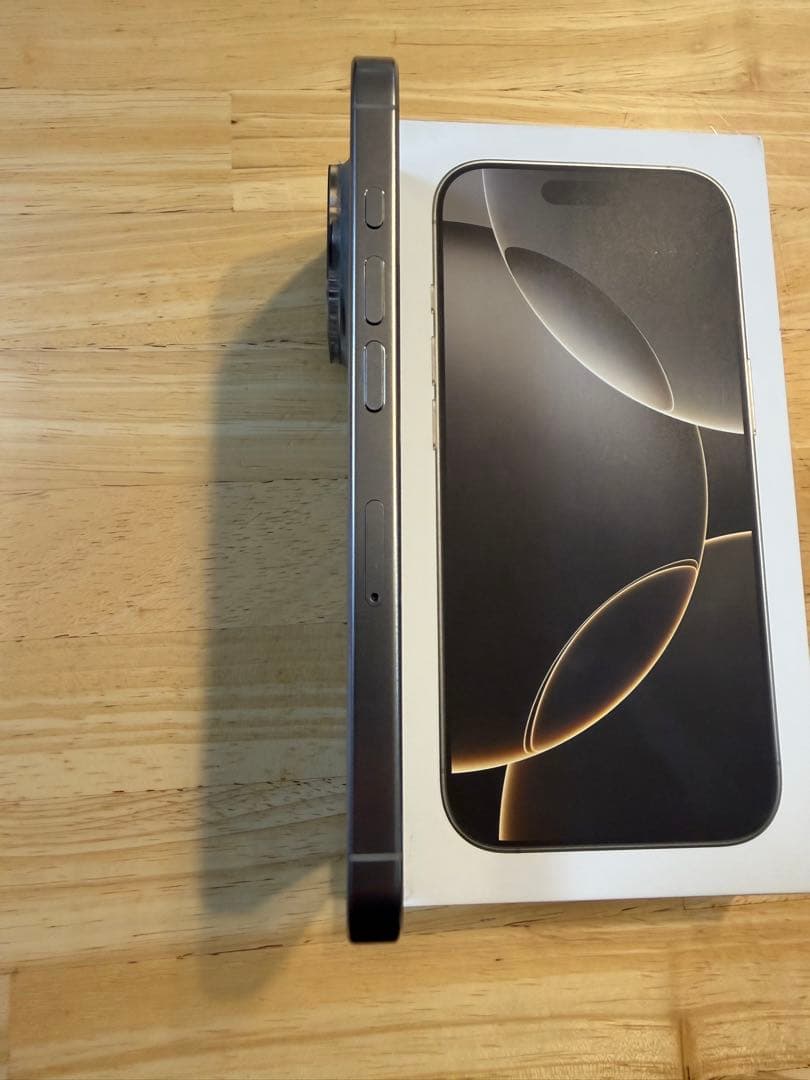 iPhone16pro 128GB ナチュラルチタニウム　使用期間５ヶ月　即発送