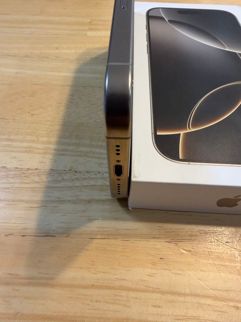 iPhone16pro 128GB ナチュラルチタニウム　使用期間５ヶ月　即発送