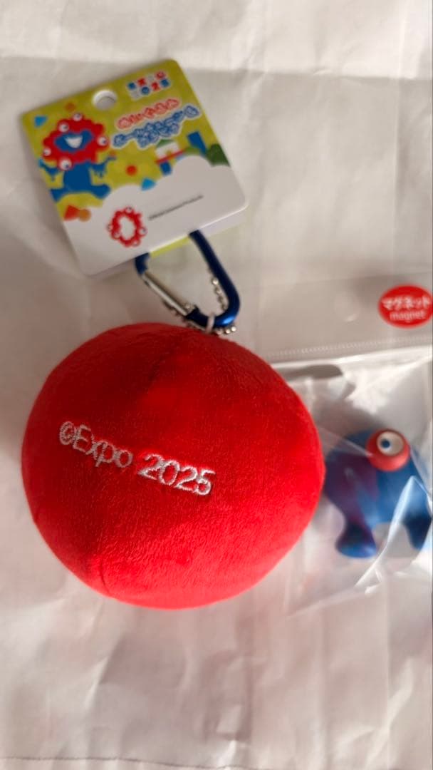 2点セット　コミャクカラビナ　ミャクミャク　おしりマグネット