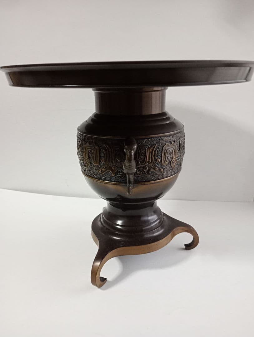 「唐銅 花器 薄端」＆「木製 花瓶台」2点セットです。