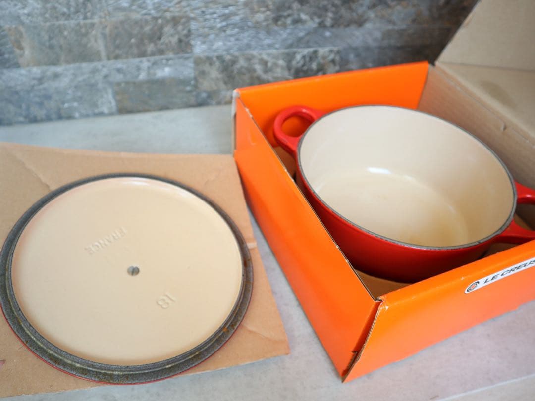 ル・クルーゼ赤 ホーロー鍋 クリーム内側